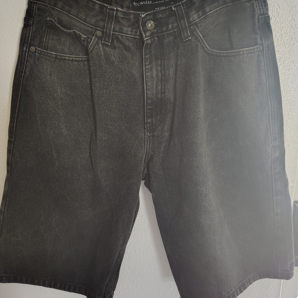 Rocawear Black Relaxed Jean shorts with Vintage Appeal Size 36